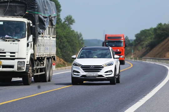 Quy định mới nhất về tình huống vượt xe khác, phải nắm rõ để an toàn, tránh bị phạt lên tới 22 triệu đồng và trừ 10 điểm GPLX