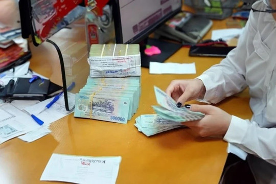 Bà L. đến ngân hàng rút 325 triệu tiền tiết kiệm, nhân viên Agribank thực hiện giao dịch rồi lập tức báo công an