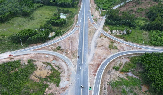 Chỉ 3 tuần nữa cao tốc kết nối 2 tỉnh hẹp ngang sắp sáp nhập sẽ được thông xe