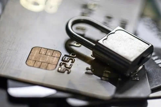 Chưa đầy 2 ngày nữa, một công ty chứng khoán chính thức đóng hàng loạt tài khoản tại ACB, Sacombank…