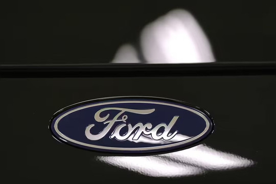 Trung Quốc siết đất hiếm, Ford buộc phải tạm dừng hàng loạt nhà máy tại Mỹ