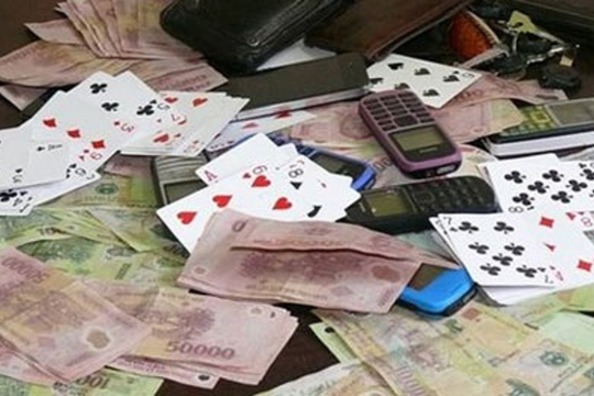 Truy tố Trưởng phòng công ty bảo hiểm Nguyễn Thị Hằng và 9 phụ nữ
