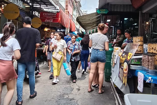 Nền kinh tế lớn thứ hai Đông Nam Á lung lay: Người dân tiết kiệm chi tiêu, 'ngành mũi nhọn' đối diện cú sốc không tưởng