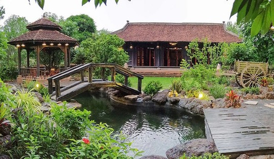 Biệt phủ trăm tỷ của 'nghệ sĩ nặng nhất Vbiz': Rộng hơn 1.600m2, mang nguyên khung nhà cổ 100 tuổi từ Nam Định vào Đồng Nai xây dựng