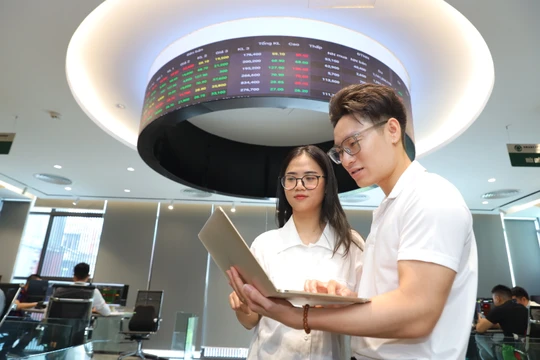Nhiều công ty chứng khoán tăng phí từ ngày mai
