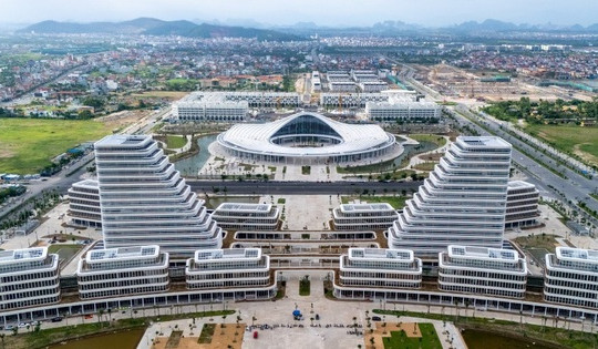 Hôm nay, chính thức vận hành trụ sở hành chính quy mô nghìn tỷ tại thành phố nhỏ nhất Việt Nam