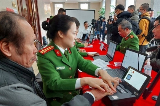 Sau sáp nhập, người dân có cần đi làm lại CCCD không?