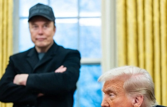 Tổng thống Trump dọa cắt tài trợ với các công ty của tỷ phú Elon Musk