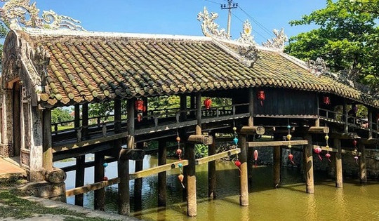 Cầu ngói cổ 250 tuổi sở hữu kiến trúc thượng gia, hạ kiều hiếm có tại Việt Nam