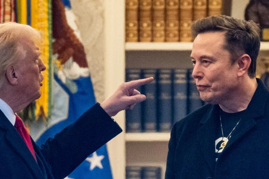 Nóng: Ông Trump nói sẽ ‘xem xét’ khả năng trục xuất Elon Musk