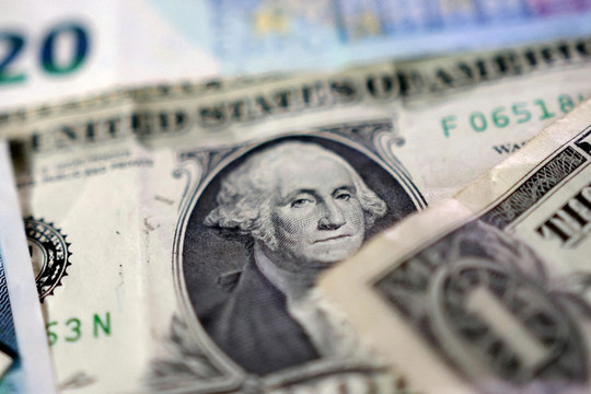 Đồng USD lao dốc không tưởng: Fed do dự, ông Trump lại muốn tiêu thêm 3.300 tỷ USD