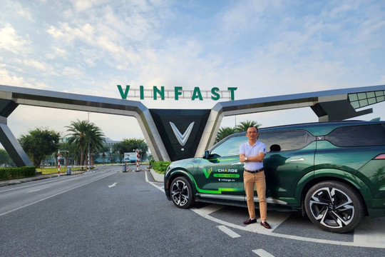 Dùng 2 đời VinFast VF 9, chủ xe đánh giá: “Xe VinFast ngày càng hoàn thiện và tốt hơn”