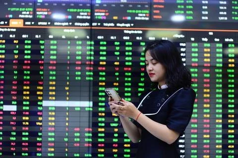 Tiền vào chứng khoán tăng vọt sau thỏa thuận thuế quan mới Mỹ - Việt