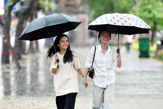 Dự báo thời tiết 3/7/2025: Nhiều nơi trên cả nước có mưa, Hà Nội dịu mát 31 độ