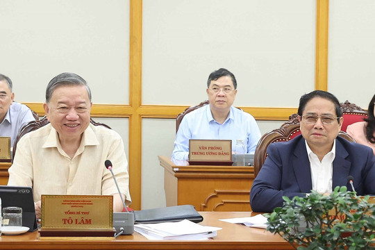 Bộ Chính trị, Ban Bí thư yêu cầu rà soát việc sử dụng biên chế khối chính phủ