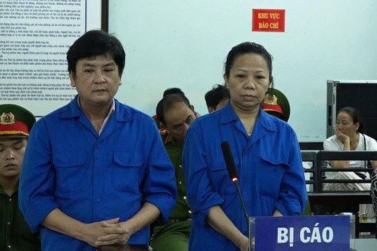 Chính thức tuyên phạt vợ chồng ông chủ một tiệm vàng 27 năm tù