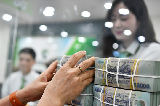 Lãi suất ngân hàng hôm nay 8/7/2025: Bất ngờ mức cao nhất tiền gửi kỳ hạn 12 tháng