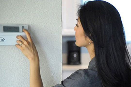 Vì sao khách sạn thường để nhiệt độ điều hòa rất lạnh?