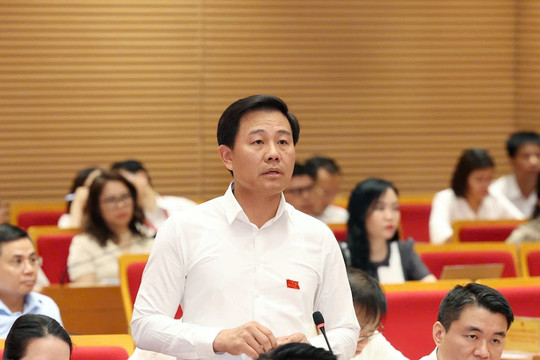 Người Hà Nội lo ngại rau phun đêm trước, sáng hôm sau bán ra chợ
