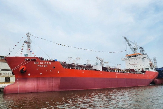 Việt Nam chính thức bàn giao tàu chở dầu 13.000 tấn cho Hàn Quốc