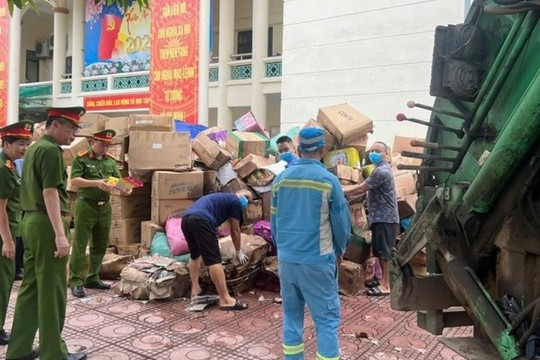 Chưa từng có: Người dân La Phù tự nguyện giao nộp 25 tấn hàng giả, hàng kém chất lượng để tiêu hủy