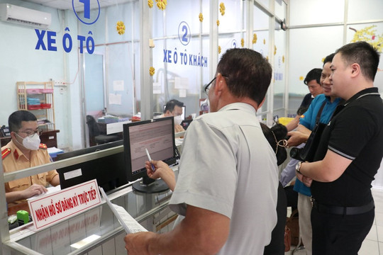 Chính thức tăng phí đăng ký ô tô tại một số địa phương sau sáp nhập