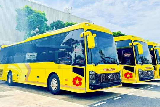 THACO AUTO vừa bàn giao lô xe giường nằm cao cấp cho đối tác chiến lược tại Đà Nẵng