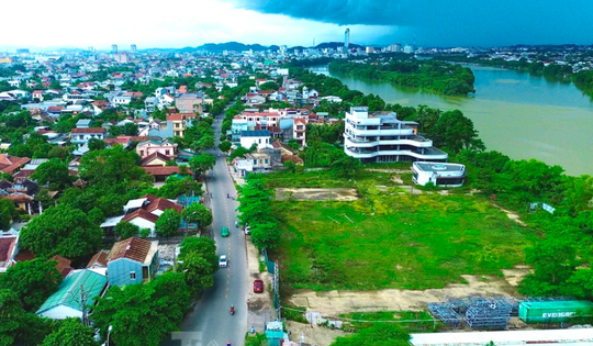 Tổ hợp thương mại dịch vụ hơn 200 tỷ nằm bên bờ 'trái tim' thành phố ít dân nhất Việt Nam vẫn án binh bất động sau nhiều năm