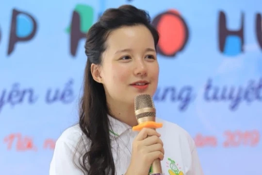 Khủng hoảng của Làng Háo Hức và MC Minh Trang
