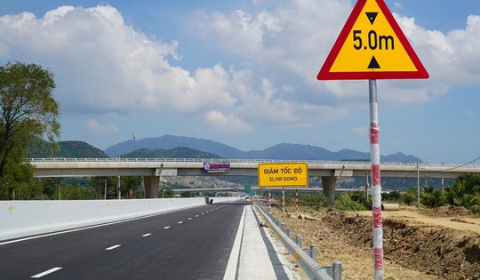 Sau sáp nhập, biển báo trên cao tốc sẽ cập nhật như thế nào?