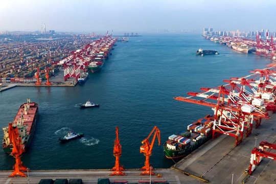 Xuất khẩu của Trung Quốc bùng nổ, nhập khẩu phục hồi lần đầu tiên trong năm nay