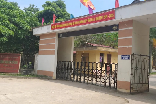 Khởi tố, tạm giam Hiệu trưởng và 5 giáo viên một trường THPT