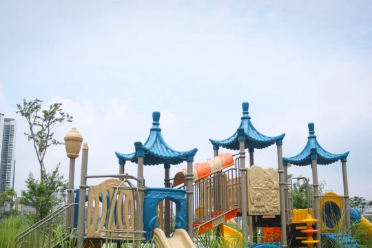 Cỏ mọc ngập đầu, rác thải khắp nơi trong dự án công viên 744 tỷ đồng tại Hà Nội
