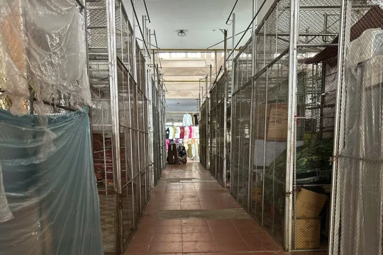 Thu dưới 200.000 đồng/ngày, tiểu thương khu chợ lớn nhất Hà Tĩnh ‘bán quầy’