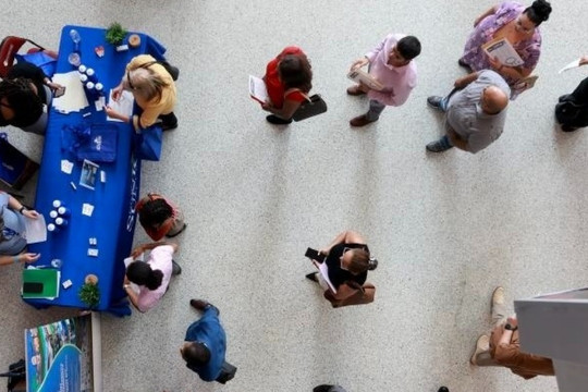 Tiến sĩ nộp hơn 700 hồ sơ xin việc vẫn trắng tay vì 'con dao hai lưỡi' này