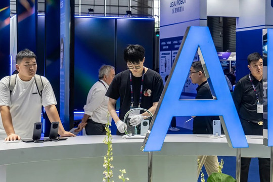 AI mới của Trung Quốc gây sốc: Lập trình giỏi hơn ChatGPT, giá rẻ chưa từng có