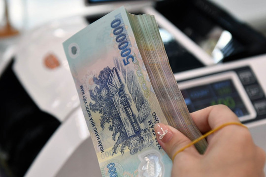 Bộ Nội vụ giải đáp về nâng lương trước hạn với cán bộ, công chức sau sáp nhập