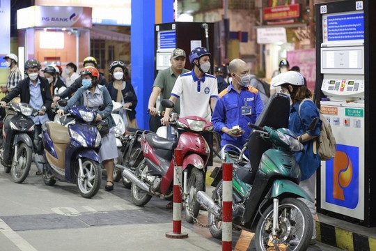 Bộ Công Thương chốt lộ trình cho hơn 17.000 cửa hàng xăng dầu, Petrolimex tiên phong thí điểm từ ngày 1/8