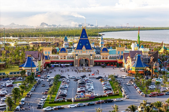 Lộ diện biểu tượng bán lẻ mới của Hải Phòng, kế cận cây cầu 2.300 tỷ “đẹp nhất thành phố” mang đến loạt thương hiệu lần đầu tiên có mặt