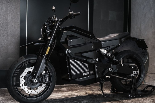 Xe máy điện Việt Nam đầu tiên mạnh ngang Kia, sạc đầy đi 240 km với 5 tầng bảo vệ pin,