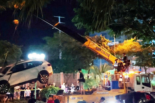 Vụ ô tô đâm liên hoàn ở Hà Nội: Tài xế giật mình đạp nhầm chân ga