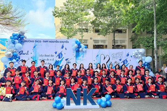 Tìm ra ngôi trường lập kỳ tích 'ẵm' 51 điểm 10 trong kỳ thi tốt nghiệp THPT 2025, điểm trung bình tổ hợp A00 suýt soát tuyệt đối