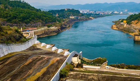 Nhà máy thủy điện từng lớn nhất Đông Nam Á: 40.000 công nhân Việt Nam - Liên Xô phối hợp xây dựng, nay sở hữu hầm dẫn nước lớn nhất đất nước