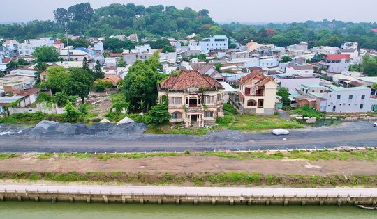 Tuyến đường ven con sông nội địa dài nhất Việt Nam sẽ nhường đất cho biệt thự cổ 100 năm tuổi