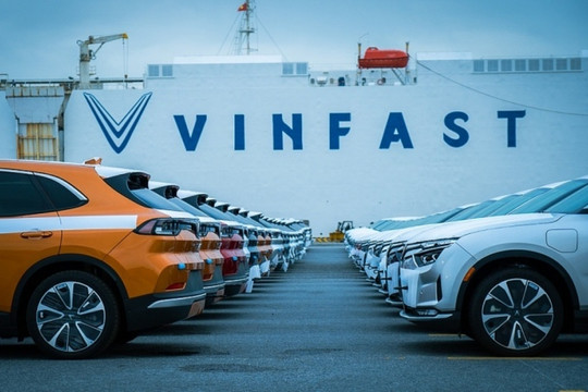VinFast tiếp tục chiều lòng khách hàng, ưu đãi lớn về pin