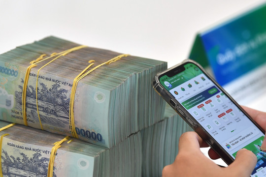 Lãi suất ngân hàng hôm nay 18/7/2025: Điểm danh nhà băng duy trì lãi suất 6%/năm