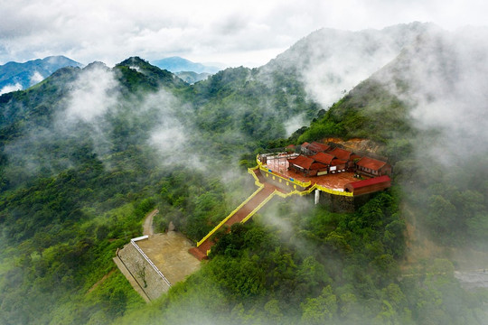 Việt Nam sở hữu 'ngôi chùa trên mây' là nơi vua Trần Nhân Tông thiền định, vừa được UNESCO công nhận Di sản thế giới