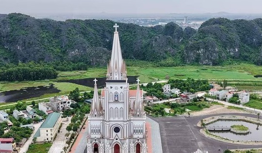 Sắp hoàn thành nhà thờ lớn nhất Việt Nam, sức chứa lên tới 5.000 người