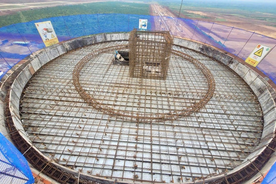 Cất nóc tháp không lưu cao 123m, được ví như 'bộ não' siêu sân bay Long Thành
