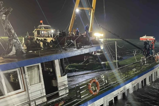 Vấn đề pháp lý và bảo hiểm của tàu Vịnh Xanh 58 bị lật ở Hạ Long ra sao?